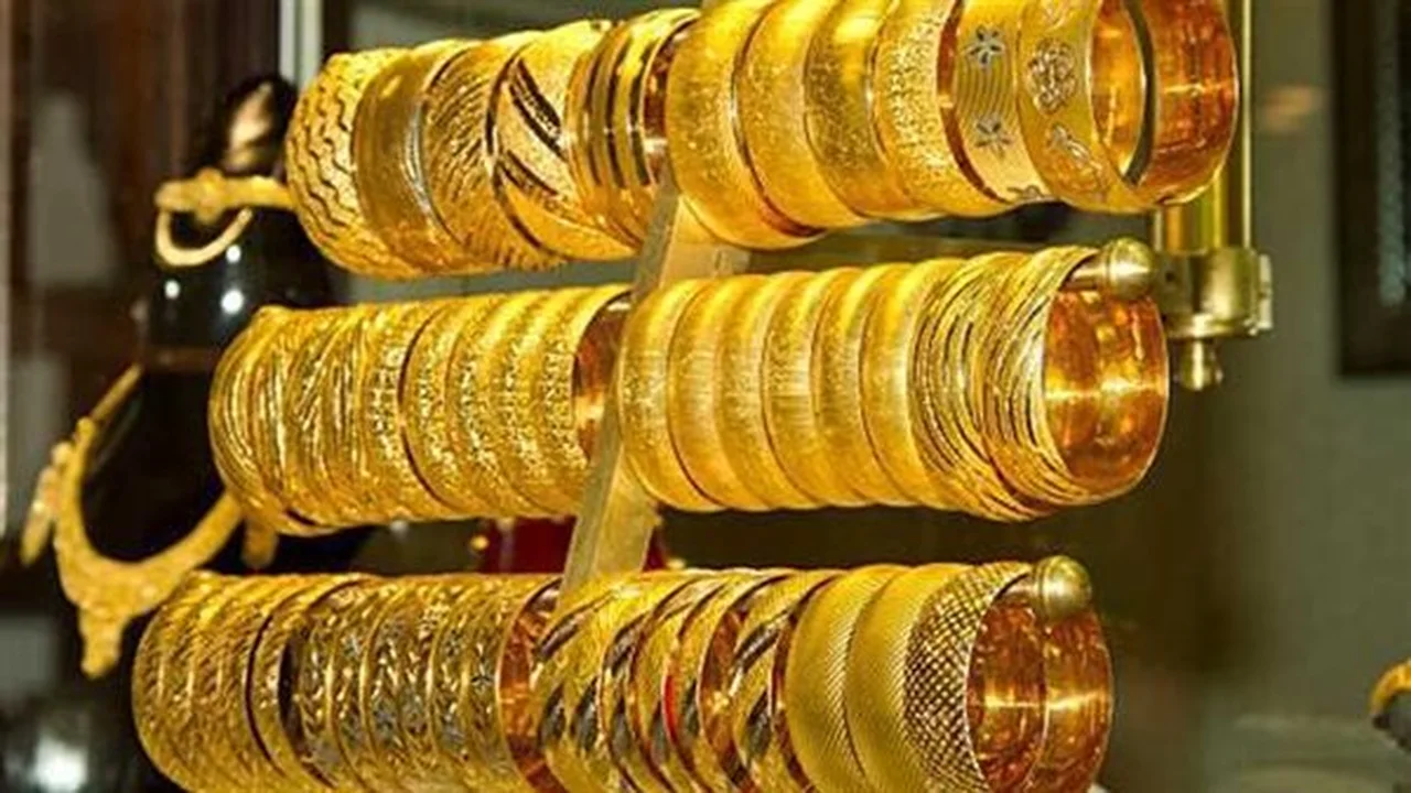قفزة تاريخية للذهب.. سعر عيار 24 يتجاوز 7600 جنيه في تعاملات الجمعة بمصر